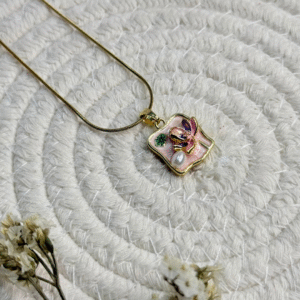 vintage petal square pendant