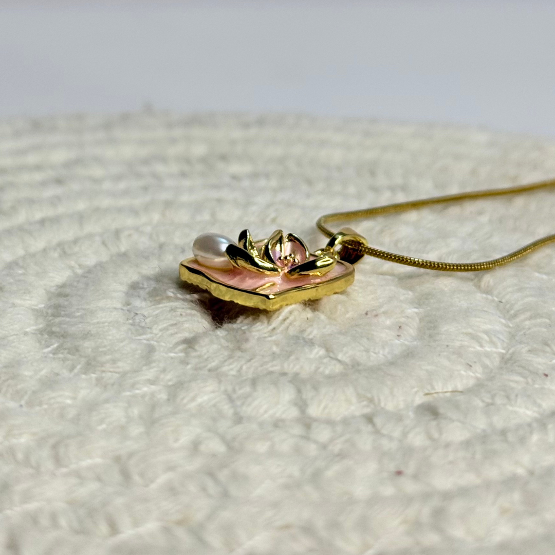 vintage petal square pendant vintage petal square pendant