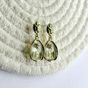 Home flutter lune glass earrings